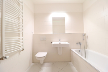 Koupelna - Prodej bytu 2+kk v družstevním vlastnictví 61 m², Praha 10 - Štěrboholy