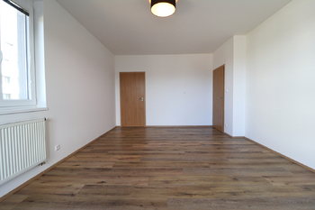 Obývací pokoj - Prodej bytu 2+kk v družstevním vlastnictví 61 m², Praha 10 - Štěrboholy