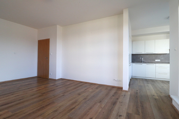 Obývací pokoj + kk - Prodej bytu 2+kk v družstevním vlastnictví 61 m², Praha 10 - Štěrboholy