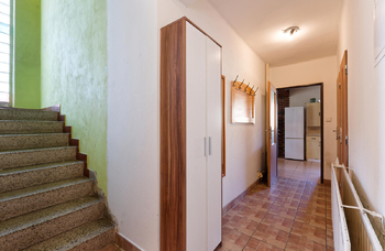 Chodba a schodiště do patra - Prodej domu 150 m², Chodouň