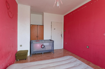 Jedna ze dvou místností v patře domu - Prodej domu 150 m², Chodouň