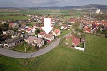 Pohled z výšky na dům  - Prodej domu 150 m², Chodouň