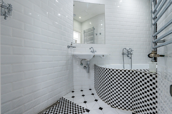 Koupelna - skutečnost - Prodej domu 70 m², Hostivice