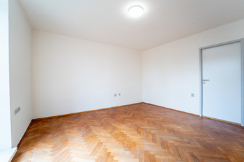 Obývací pokoj - Prodej bytu 2+1 v osobním vlastnictví 55 m², Kolín