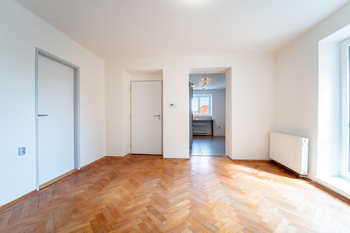 Obývací pokoj - Prodej bytu 2+1 v osobním vlastnictví 55 m², Kolín
