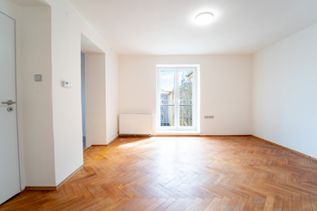 Obývací pokoj - Prodej bytu 2+1 v osobním vlastnictví 55 m², Kolín