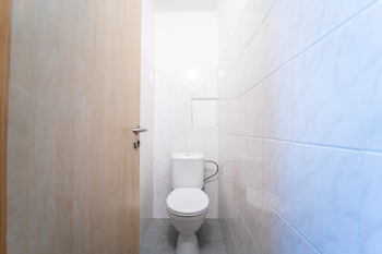 Samostatné WC - Prodej bytu 2+1 v osobním vlastnictví 55 m², Kolín