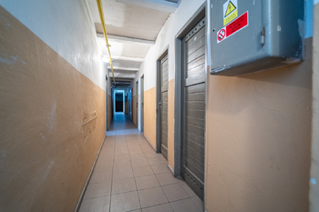 Společné prostory v suterénu domu - Prodej bytu 2+1 v osobním vlastnictví 55 m², Kolín