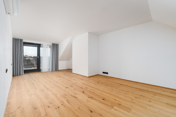 Druhý pokoj s výstupem na terasu - Prodej bytu 4+kk v osobním vlastnictví 209 m², České Budějovice