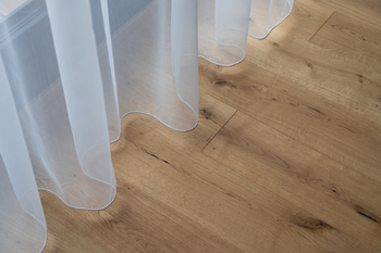 Detail dřevěné dubové podlahy - Prodej bytu 4+kk v osobním vlastnictví 209 m², České Budějovice