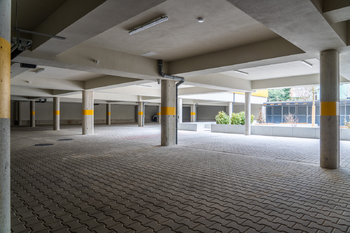 Parkování v domě - Prodej bytu 4+kk v osobním vlastnictví 209 m², České Budějovice