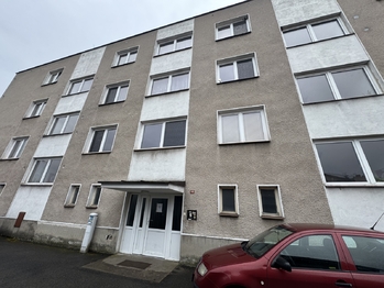 Prodej nájemního domu 767 m², Vlkava