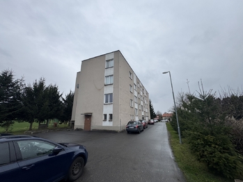 Prodej nájemního domu 767 m², Vlkava