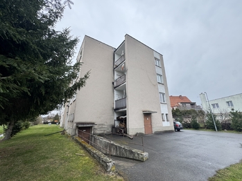 Prodej nájemního domu 767 m², Vlkava