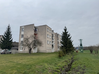 Prodej nájemního domu 767 m², Vlkava