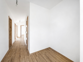 předsíň - Prodej domu 114 m², Zvíkov