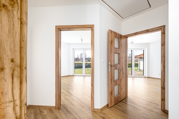 předsíň - Prodej domu 114 m², Zvíkov