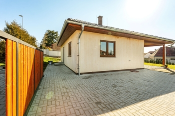 vstup, parkovací plocha - Prodej domu 114 m², Zvíkov
