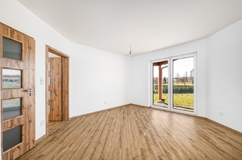 obývací pokoj s kuchyní - Prodej domu 114 m², Zvíkov