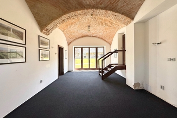 chodba - Prodej jiných prostor 2000 m², Křečhoř