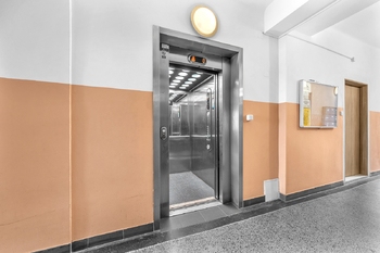 výtah - Prodej bytu 2+1 v družstevním vlastnictví 46 m², Praha 8 - Libeň