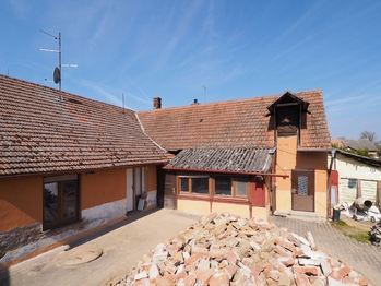 Současný stav v rekonstrukci - Prodej domu 232 m², Odrovice