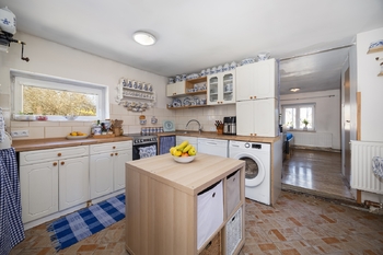 Kuchyň s jídelnou přízemí - Prodej domu 121 m², Hobšovice