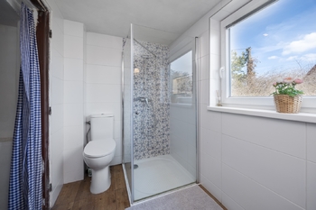 Koupelna + WC přízemí - Prodej domu 121 m², Hobšovice