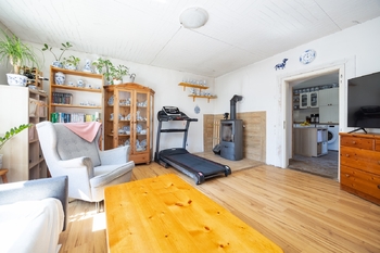Obývací pokoj přízemí - Prodej domu 121 m², Hobšovice