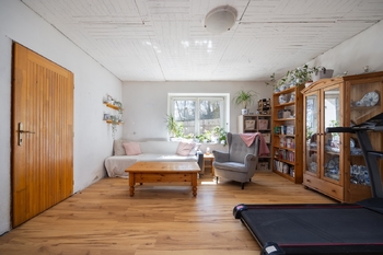 Obývací pokoj přízemí - Prodej domu 121 m², Hobšovice