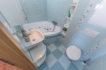 Koupelna - Prodej bytu 4+kk v osobním vlastnictví 83 m², Praha 9 - Čakovice