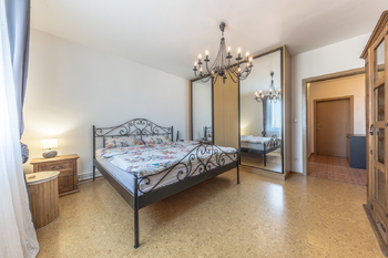 Hlavní ložnice 2 - Prodej bytu 4+kk v osobním vlastnictví 83 m², Praha 9 - Čakovice