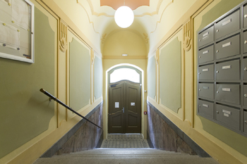 Vstup do domu - Pronájem bytu 4+kk v osobním vlastnictví 164 m², Praha 2 - Nové Město