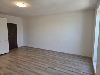 Obytná místnost + kk - Pronájem bytu 1+kk v osobním vlastnictví 37 m², České Budějovice