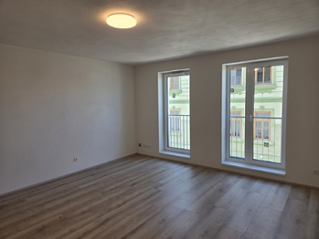 Obytná místnost + kk - Pronájem bytu 1+kk v osobním vlastnictví 37 m², České Budějovice