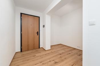 Šatna - Prodej bytu 4+kk v osobním vlastnictví 134 m², České Budějovice