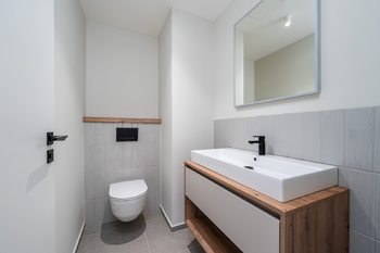 Samostatné WC - Prodej bytu 4+kk v osobním vlastnictví 134 m², České Budějovice