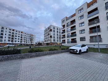 pohled na dům - Prodej bytu 2+kk v osobním vlastnictví 48 m², Praha 10 - Uhříněves