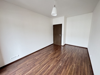 druhý pokoj - Prodej bytu 2+kk v osobním vlastnictví 48 m², Praha 10 - Uhříněves