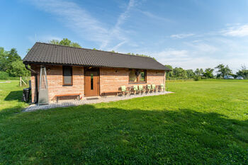 Prodej jiných prostor 10917 m², Chrášťany