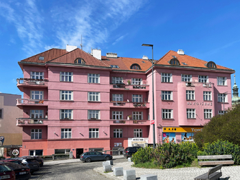 Dům - Vršovické náměstí - Prodej bytu 1+1 v osobním vlastnictví 42 m², Praha 10 - Vršovice 