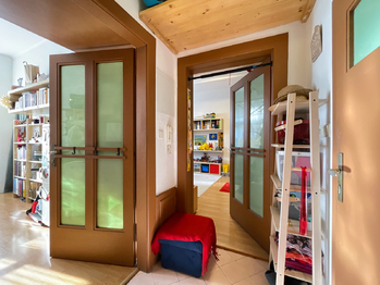 Předsíň - Vršovické náměstí - Prodej bytu 1+1 v osobním vlastnictví 42 m², Praha 10 - Vršovice