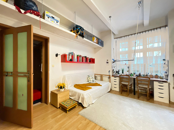 Pokoj - Vršovické náměstí - Prodej bytu 1+1 v osobním vlastnictví 42 m², Praha 10 - Vršovice