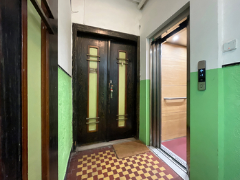 Výtah - Vršovické náměstí - Prodej bytu 1+1 v osobním vlastnictví 42 m², Praha 10 - Vršovice