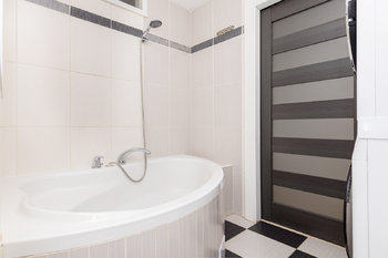 koupelna - Prodej bytu 3+1 v družstevním vlastnictví 77 m², Hradec Králové