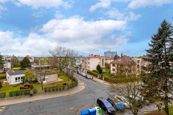 pohled z lodžie - Prodej bytu 3+1 v družstevním vlastnictví 77 m², Hradec Králové