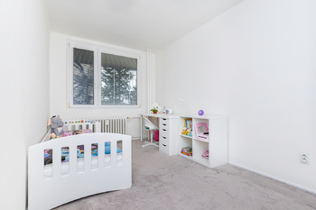 dětský pokojíček - prodává se BEZ nábytku - Prodej bytu 3+1 v družstevním vlastnictví 77 m², Hradec Králové