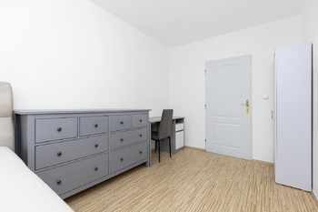 samostatný pokoj - prodává se BEZ nábytku - Prodej bytu 3+1 v družstevním vlastnictví 77 m², Hradec Králové