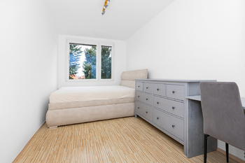 samostatný pokoj - prodávaá se BEZ nábytku - Prodej bytu 3+1 v družstevním vlastnictví 77 m², Hradec Králové