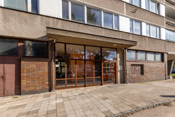 vchodové dveře - Prodej bytu 3+1 v družstevním vlastnictví 77 m², Hradec Králové